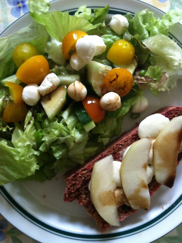 Beet bread toast and salad